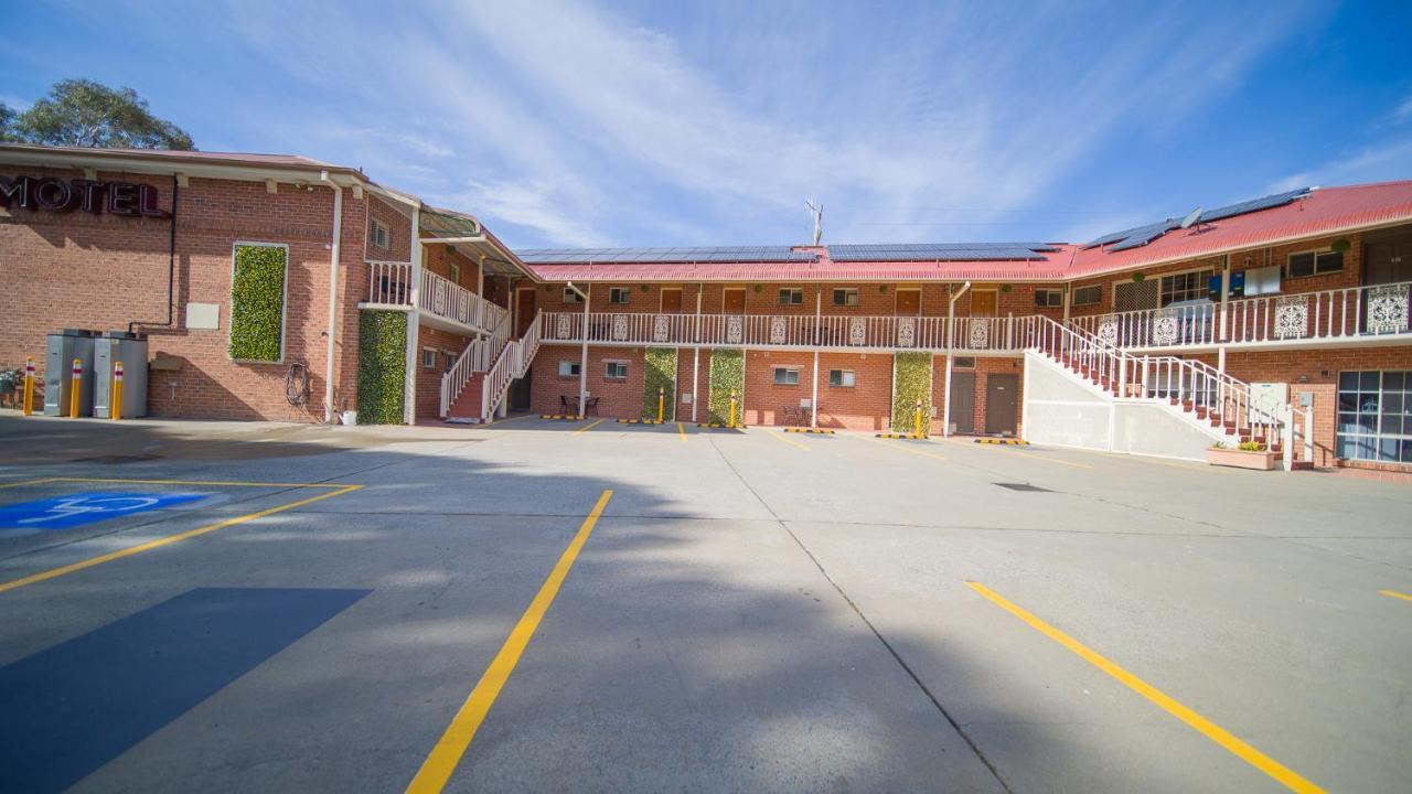 Hamilton'S Queanbeyan Motel Екстериор снимка